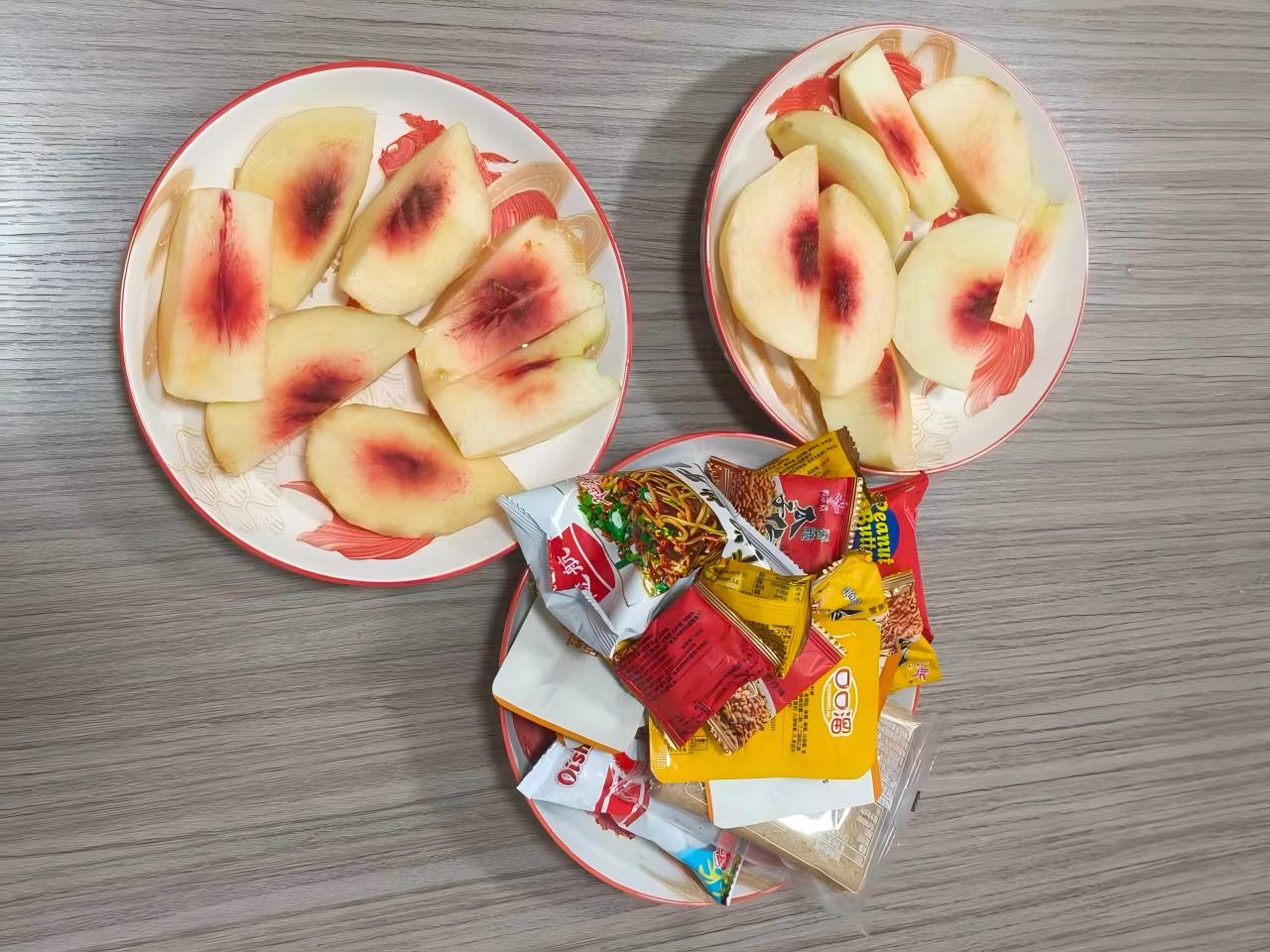 Прасковите и закуските захранват следобеда на Земемия